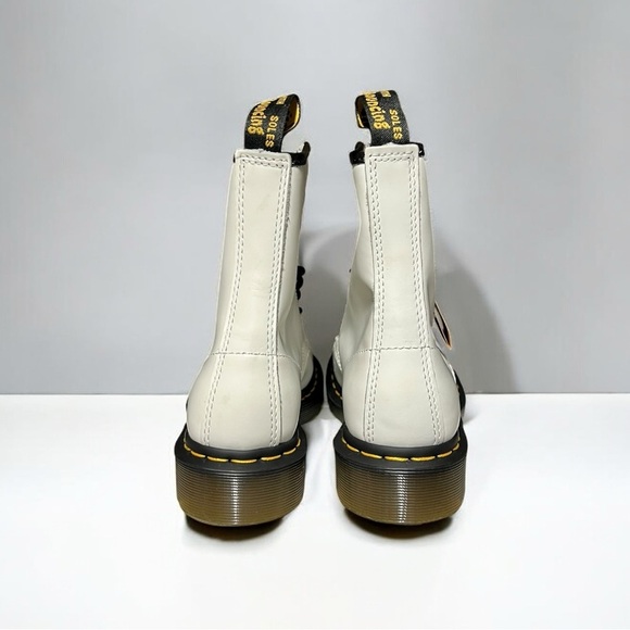 🌻NEW w/tags Dr. Martens White Combat Boots – Classic Doc Martens Style Size 6 - Picture 2 of 11